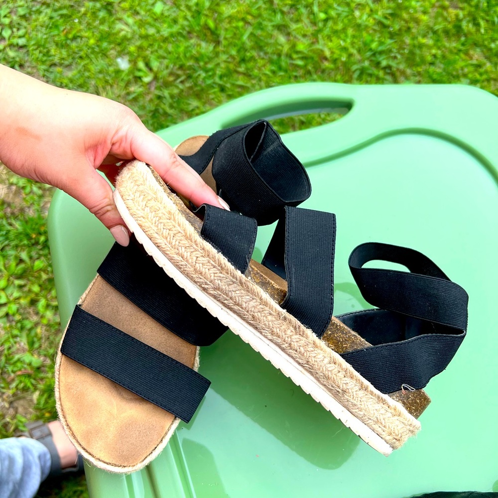 Black sandal platforms